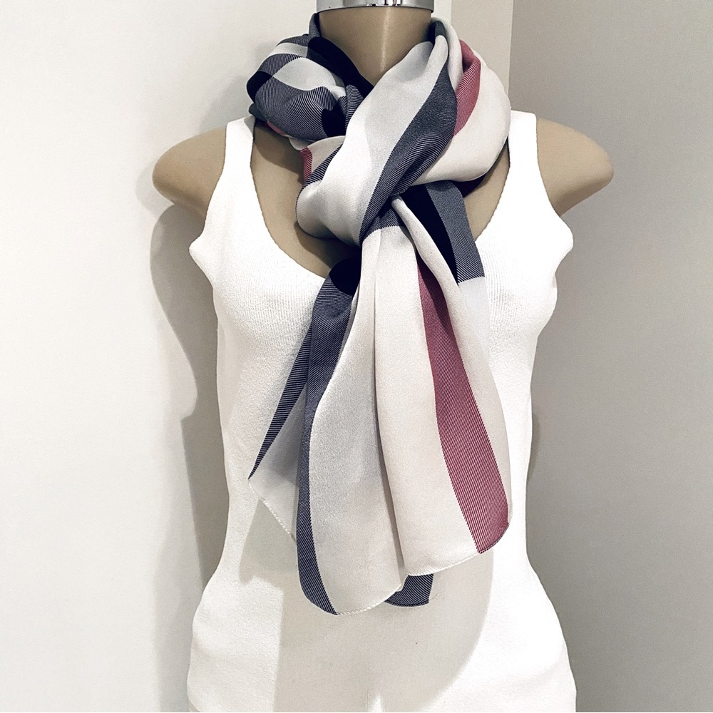 Burberry Brit Silk Check Stole / Scarf Rectangular. - Picture 2 of 11